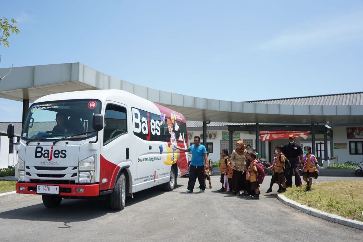 Pemkab Kediri operasikan bus khusus pelajar terdampak bandara