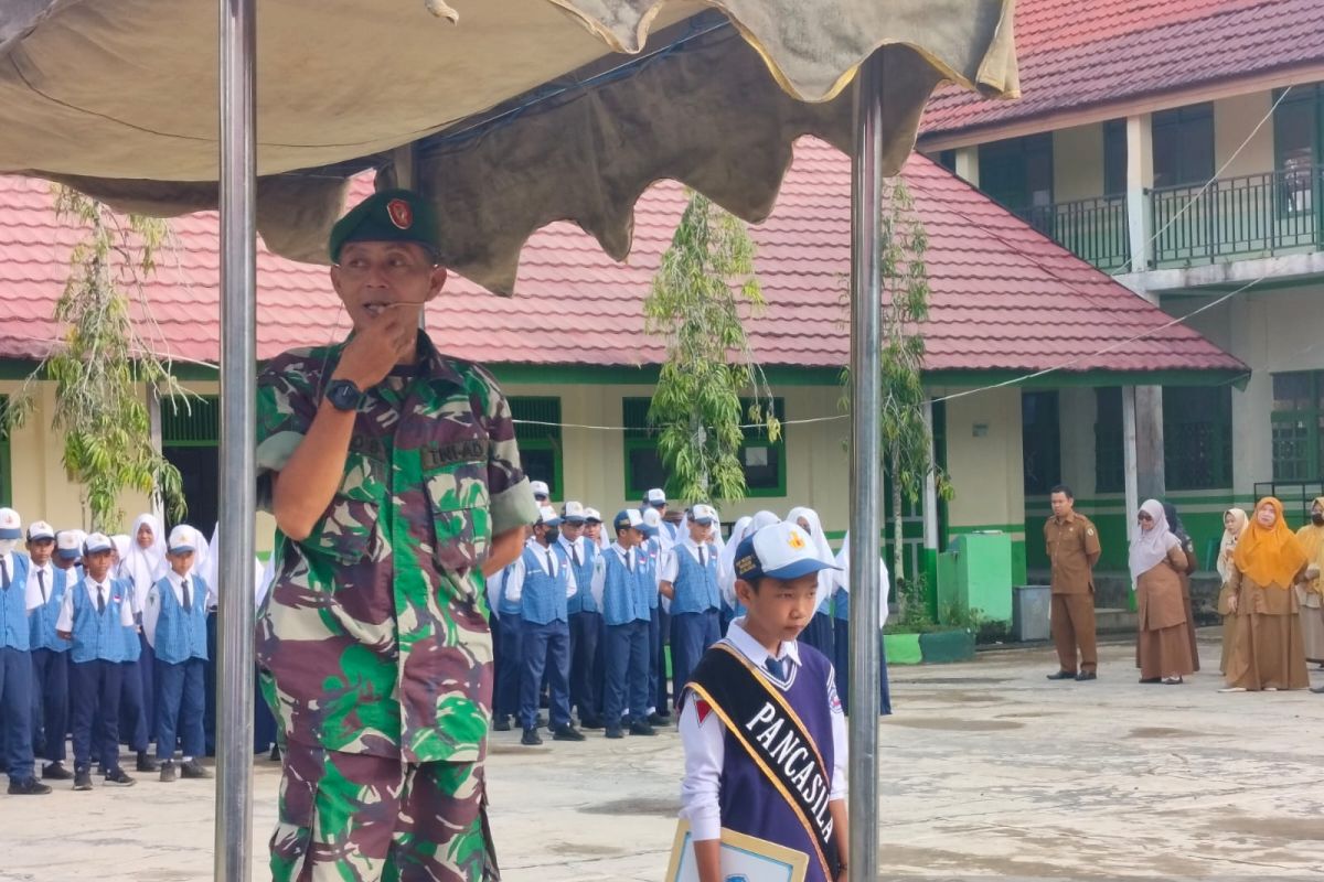 Babinsa Paringin bekali generasi muda dengan wawasan kebangsaan