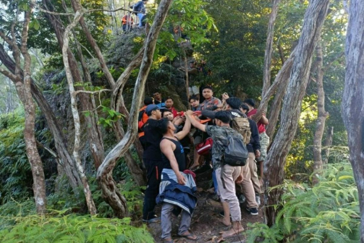 Seorang mahasiswa jatuh ke jurang sedalam 85 meter