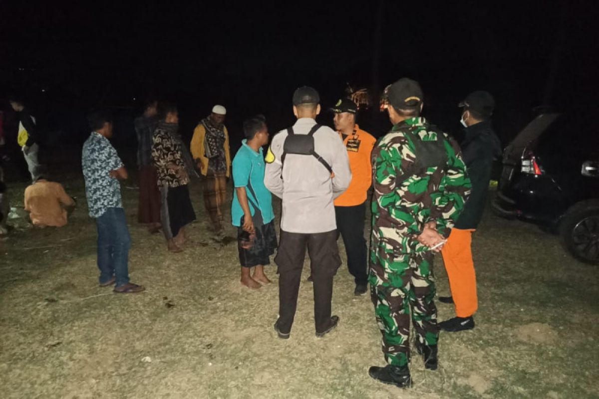 Tim SAR Mataram menemukan pemancing yang tenggelam di Pantai Semeti