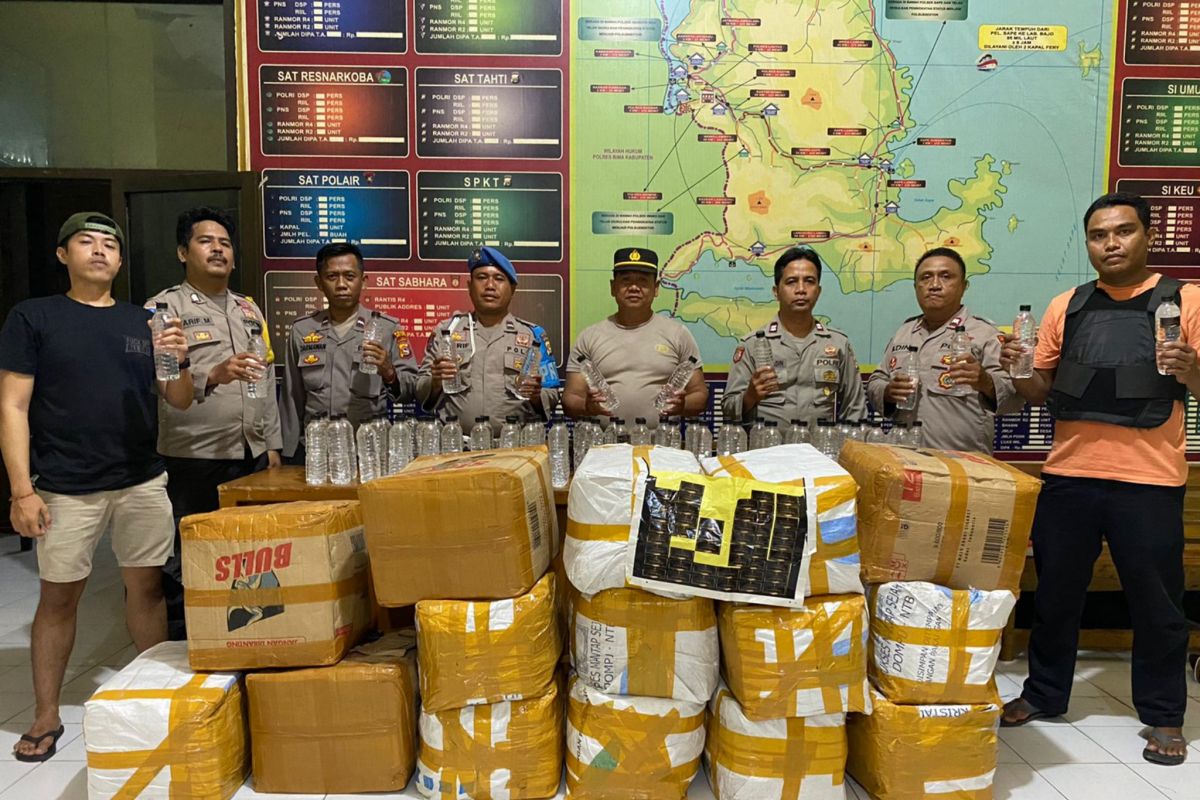 Ribuan botol Arak Bali disita polisi