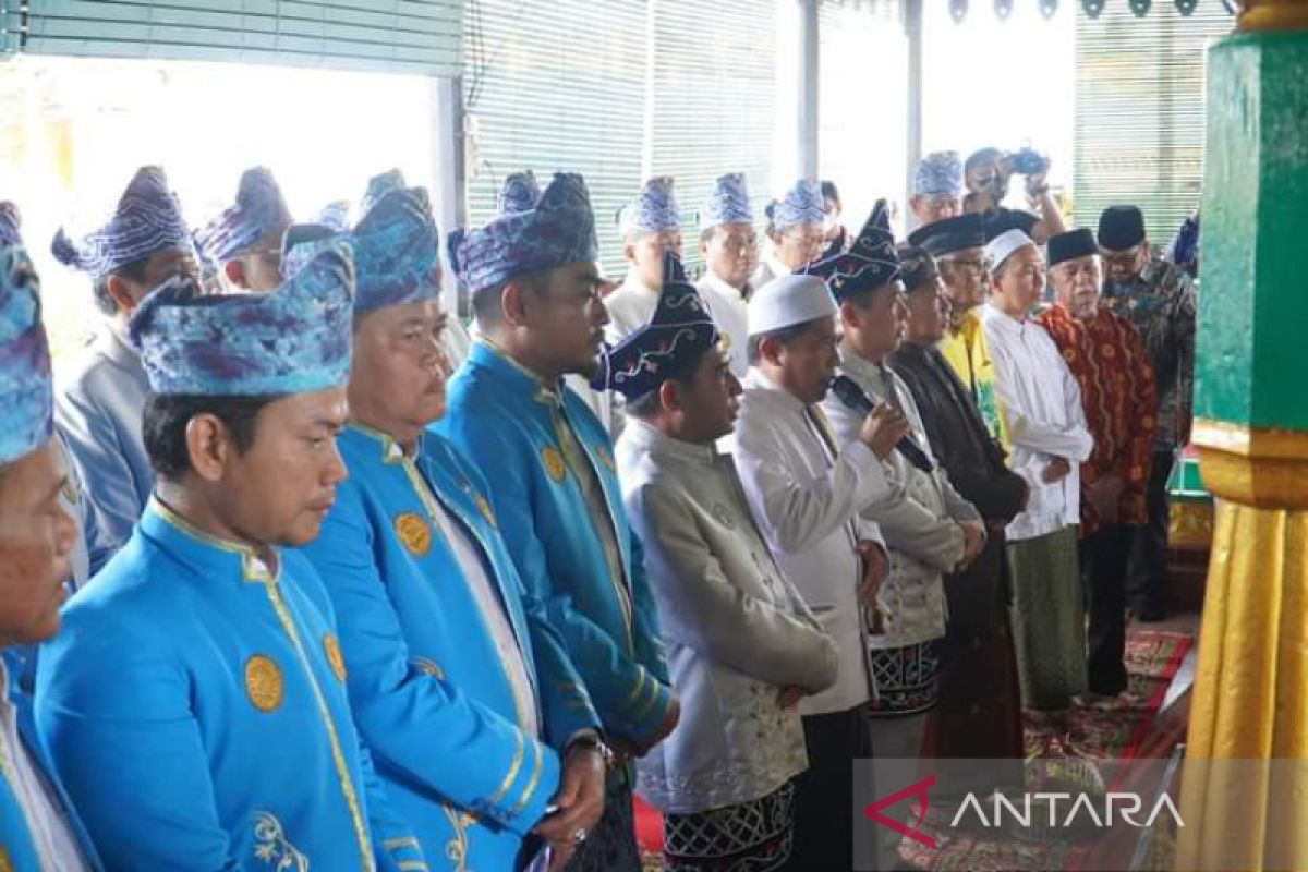 Lapsus-- DPRD dan Pemkot ziarah ke makam pendiri Kota Banjarmasin