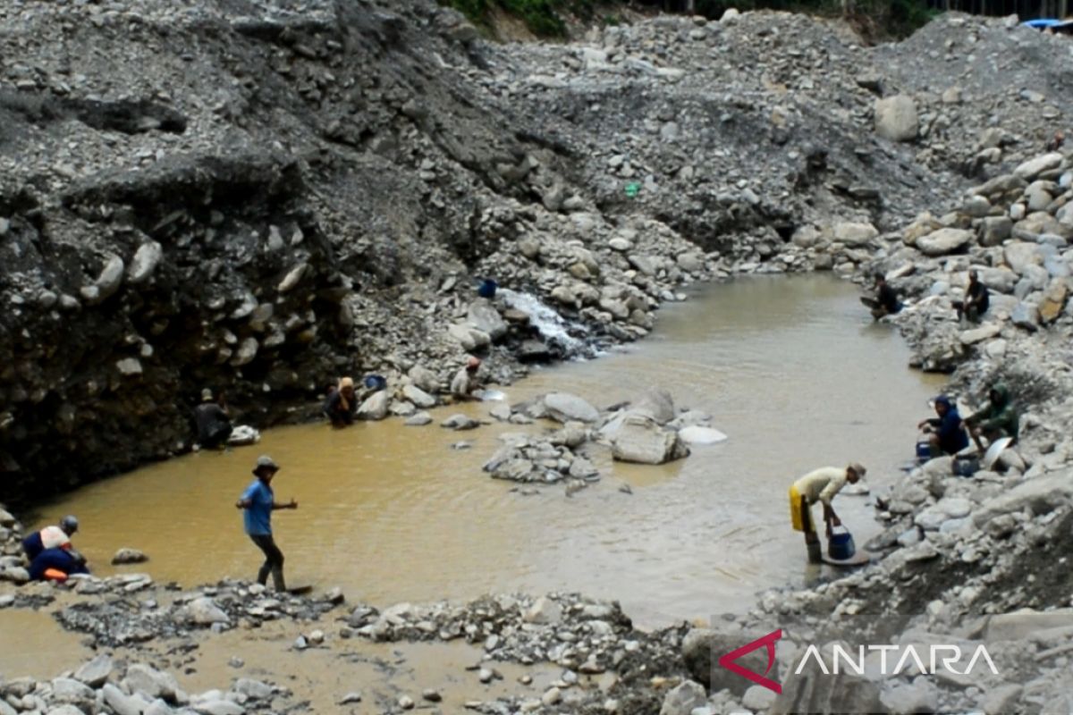 Masyarakat adat Manokwari data potensi sumber emas