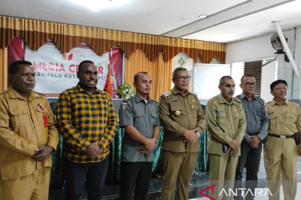 Wali Kota Sorong cek kesiapan Pemilu di KPU dan Bawaslu