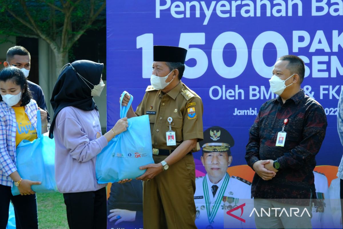 Pemprov Jambi membagikan 1.500 paket sembako ke warga dampak kenaikan BBM