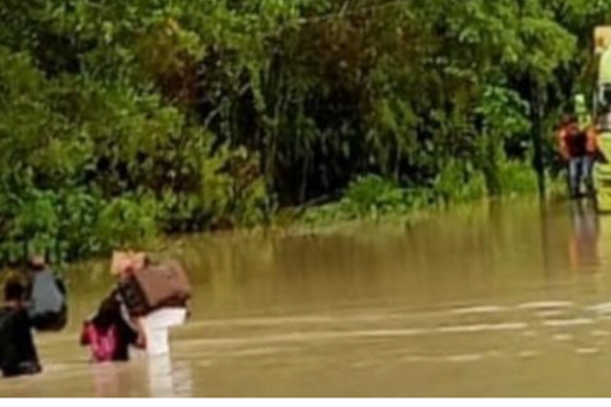 Tim SAR gabungan salurkan  logistik bagi korban banjir Kutai Barat