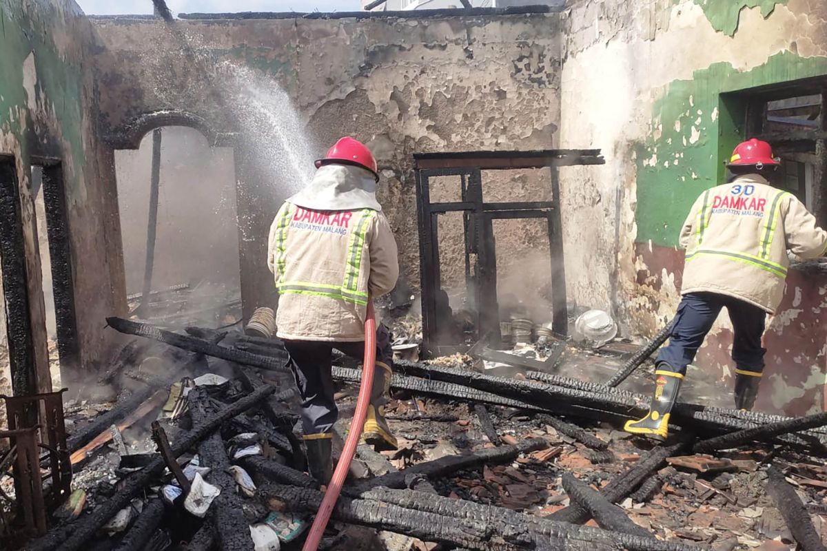 Satu orang dilaporkan meninggal akibat kebakaran di Malang