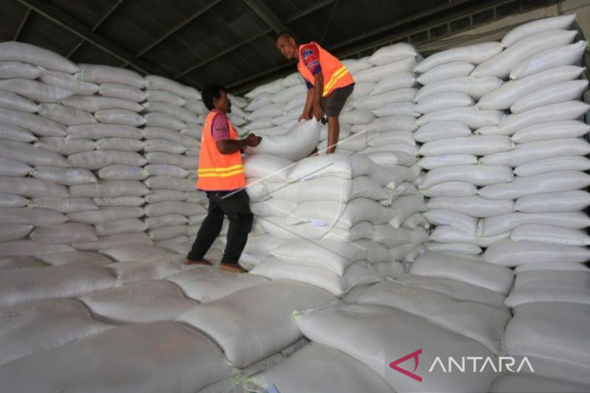 Aceh Tamiang keluarkan 20 ton stok beras untuk pengungsi banjir