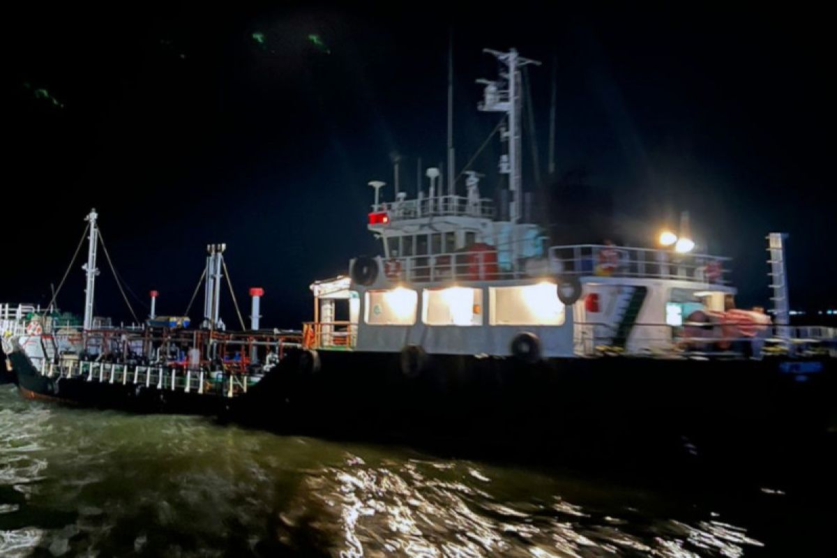 Bea Cukai Batam menangkap kapal tanker bawa 600 kiloliter solar ilegal