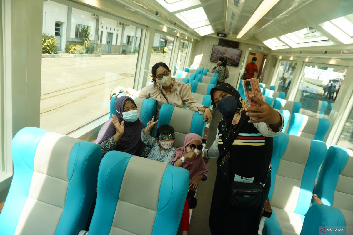 Kereta wisata menuju Museum Kereta Api Ambarawa dipenuhi penumpang lebaran