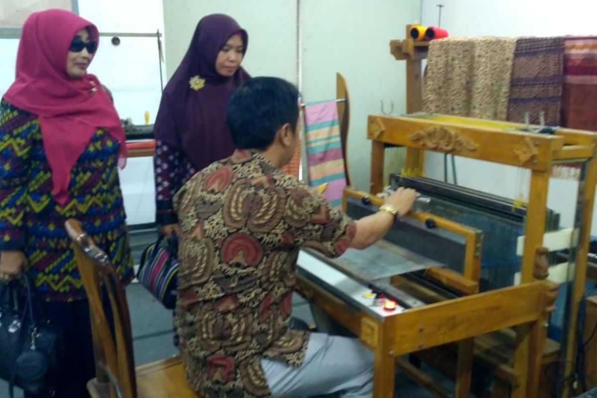 NTB belajar industri busana muslim di Balai Besar Tekstil Bandung