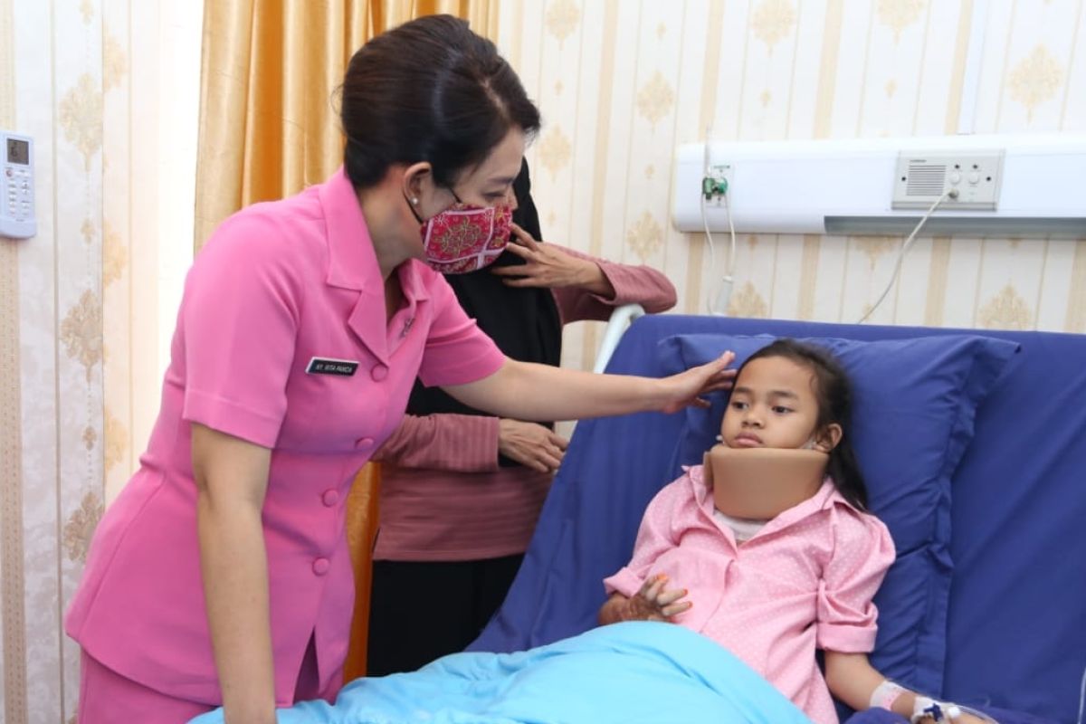Bhayangkari Sumut jenguk pasien anak alami luka bakar