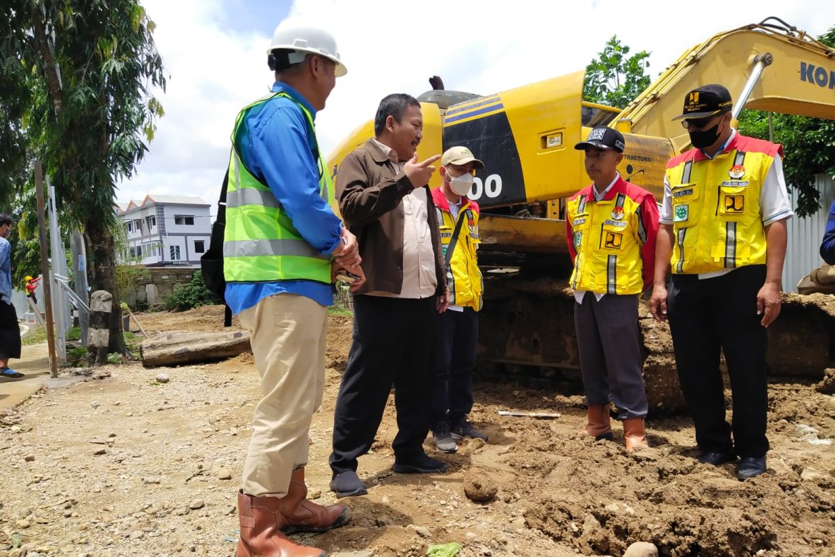 Anggota DPR Ali Mufti tinjau proyek nasional di Pacitan