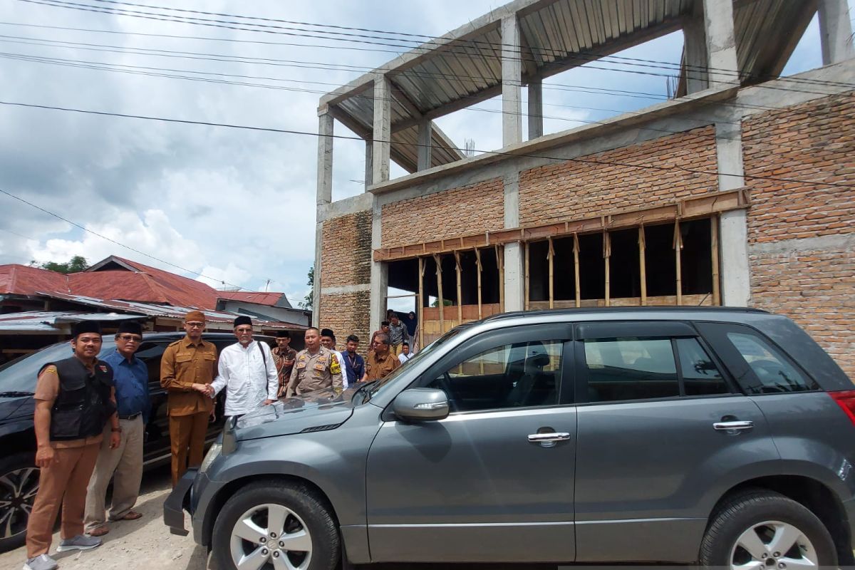 Warga Bukittinggi sumbangkan mobil untuk pembangunan Mushala