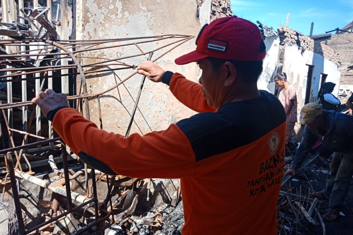 Baznas Tanggap Bencana bantu padamkan kebakaran di Makassar