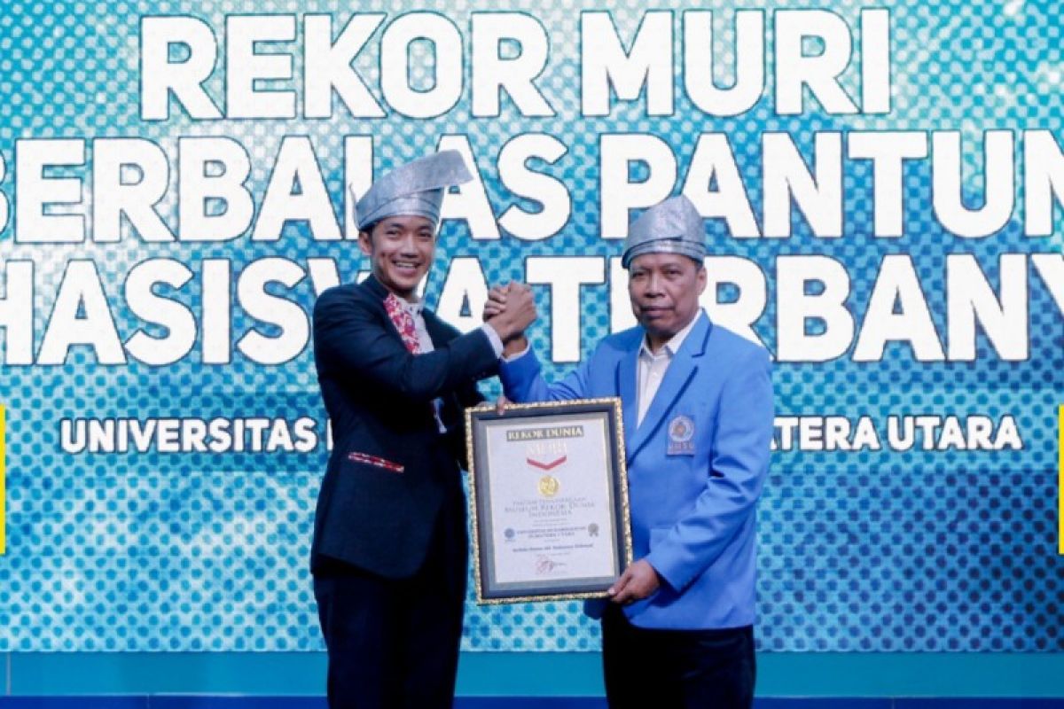 Mahasiswa UMSU pecahkan rekor MURI berbalas pantun