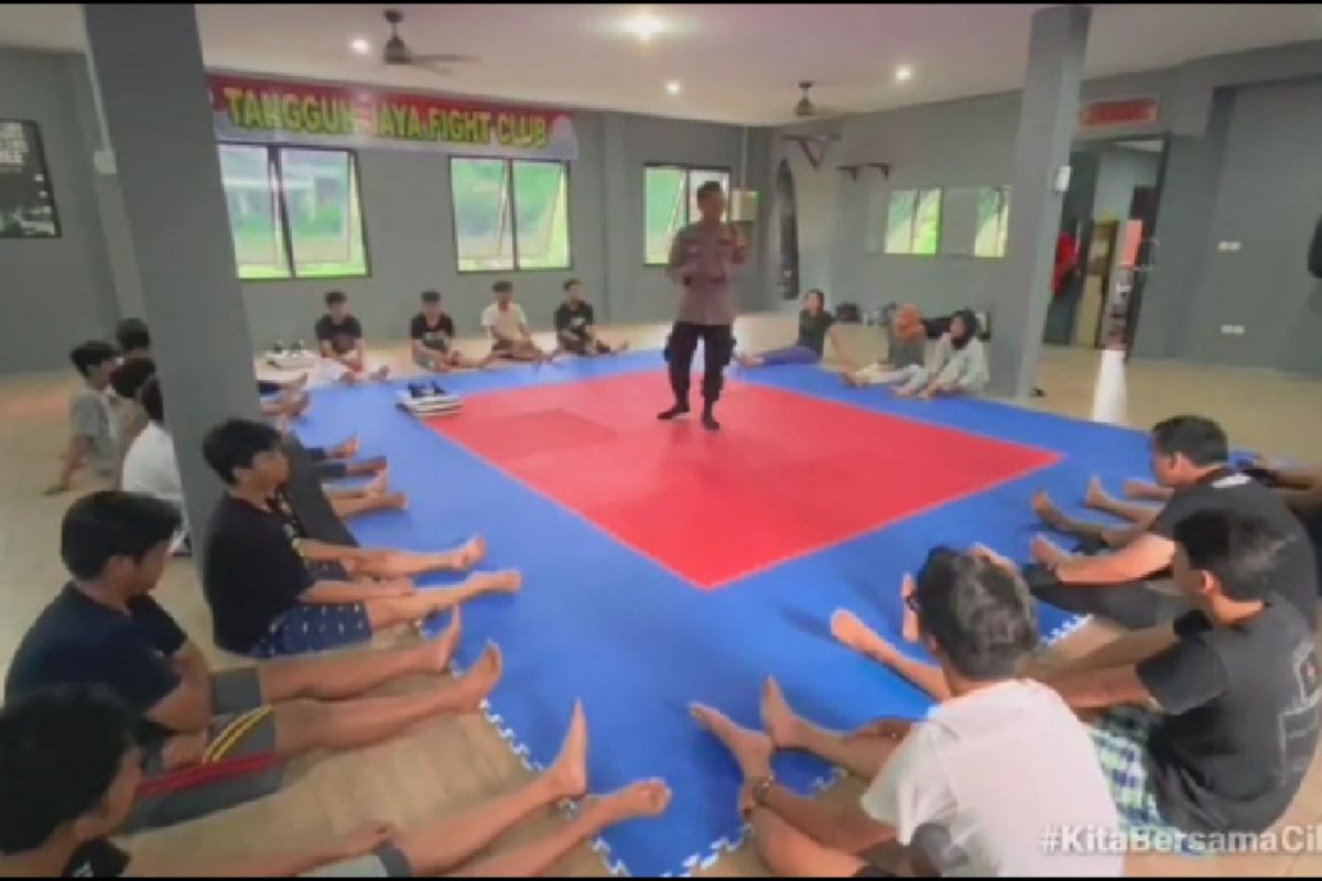 Polisi sediakan sasana tinju bagi anak muda guna mencegah pemakaian narkoba dan tawuran