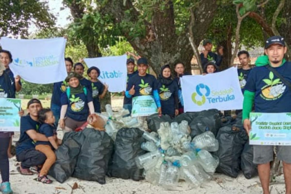 Lintas komunitas jaga kelestarian badak Jawa