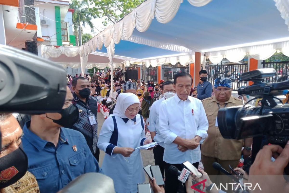 Presiden Jokowi sebut penyaluran BLT BBM mencapai 95,9 persen