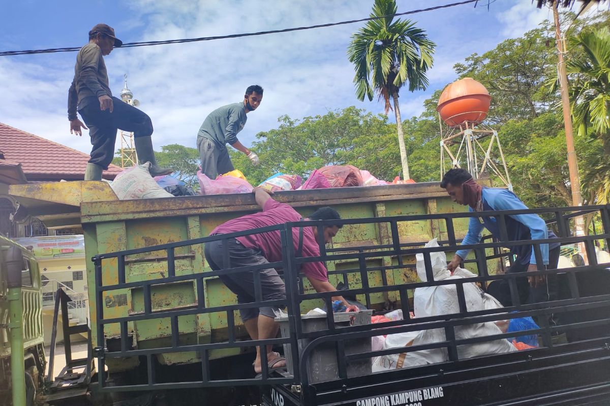 Atasi sampah dibuang sembarangan, DLH Aceh Besar siap kerja sama dengan gampong