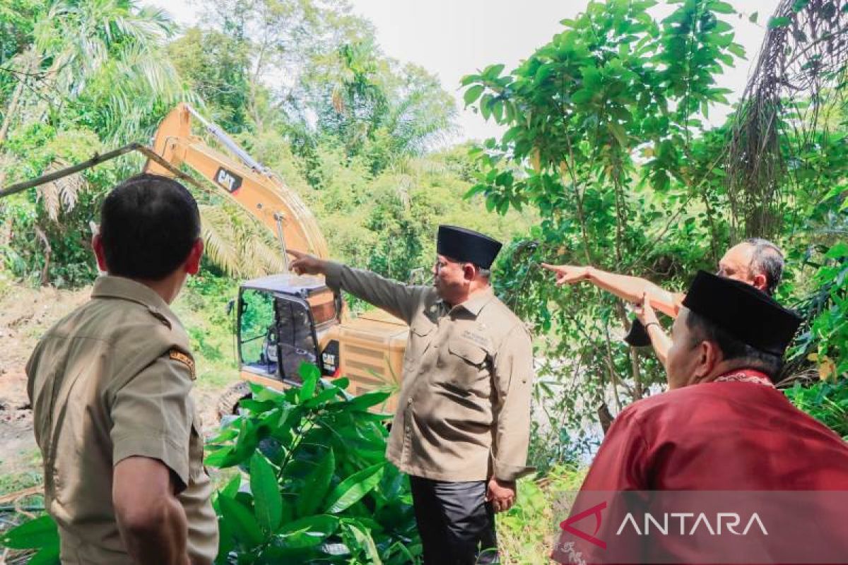 Antisipasi banjir, Pemkab Kampar normalisasikan Sungai Tarap Kumantan