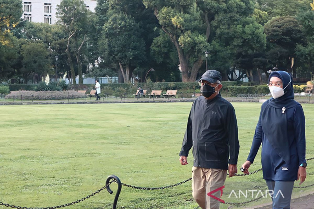 Wapres Ma'ruf Amin sempatkan jalan pagi di Hibiya Park