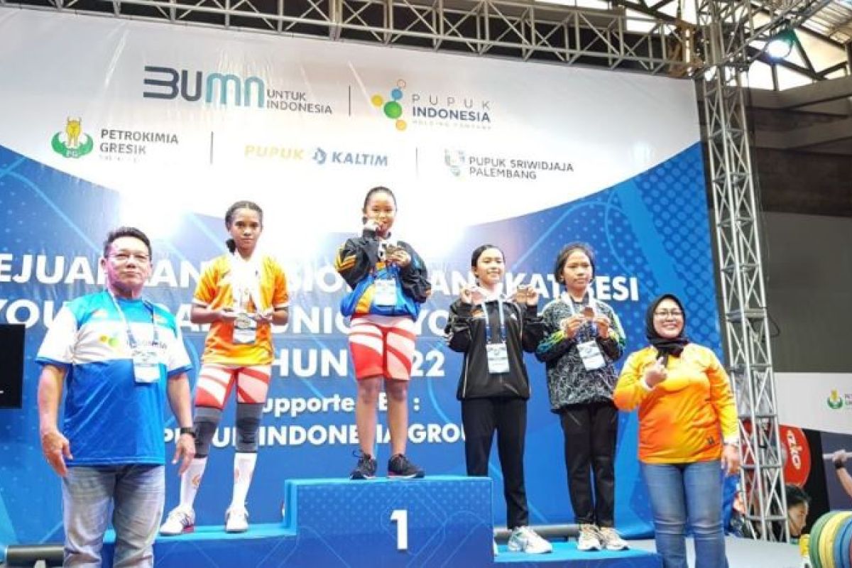 Lifter Mulya Pratiwi raih 3 medali emas Kejurnas Angkat Besi Junior