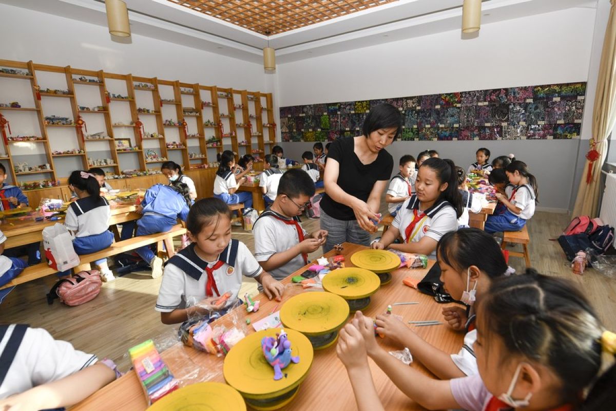 Guru pendidikan jasmani dan seni di China meningkat 10 tahun terakhir
