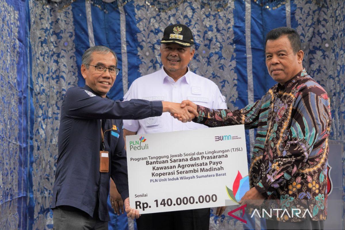 PLN serahkan bantuan untuk agrowisata Batu Patah Payo Solok