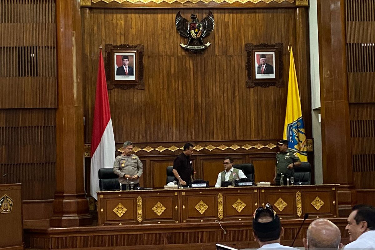 Sebelum dibuka lagi, Satgas Nasional PMK tinjau pasar hewan di Bali