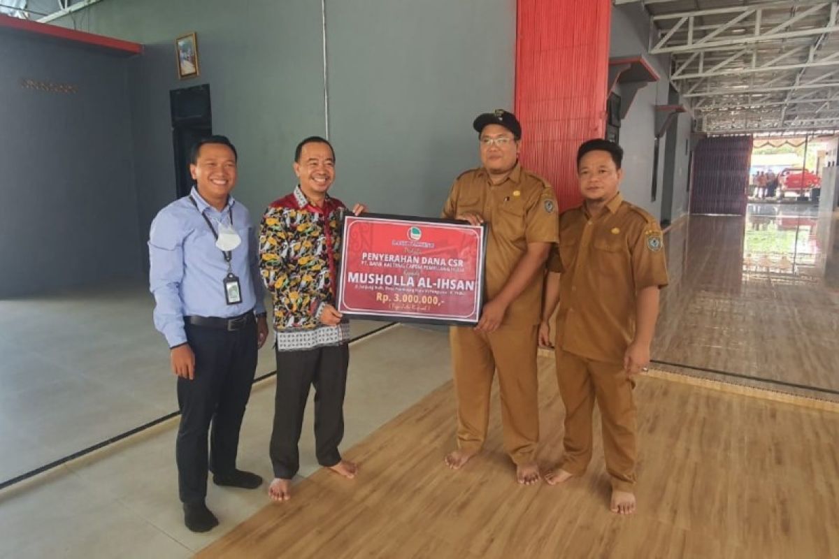 Bupati Seruyan serahkan CSR Bank Kalteng bantu pembangunan rumah ibadah