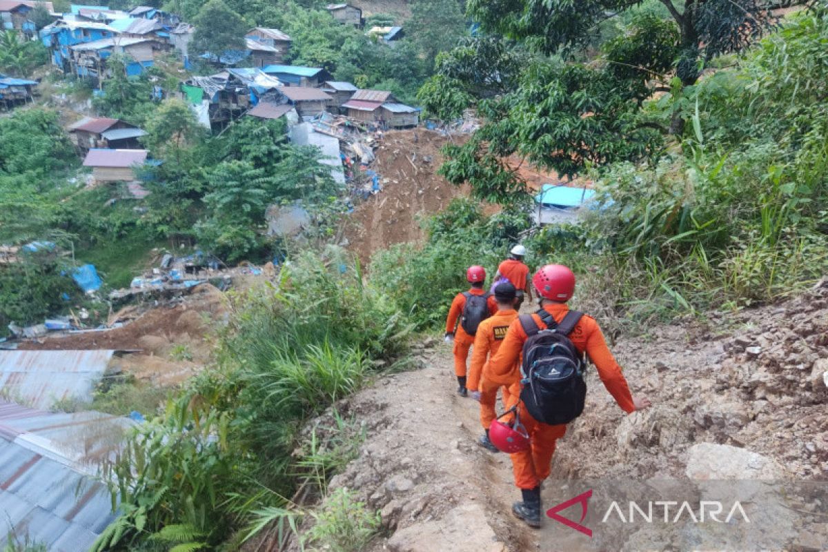 Basarnas cari sisa lima korban longsor tambang emas di Kotabaru