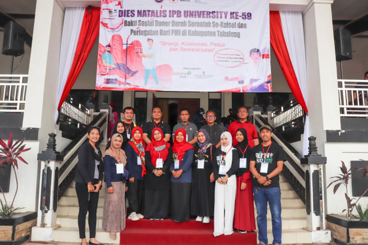 Alumni IPB penerima beasiswa Adaro gelar donor darah