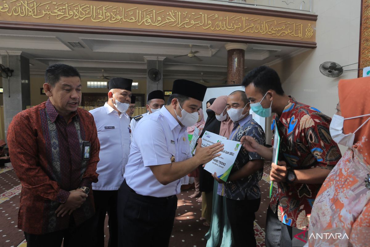 Ahli waris guru ngaji di Kota Tangerang terima santunan kematian Rp42 juta