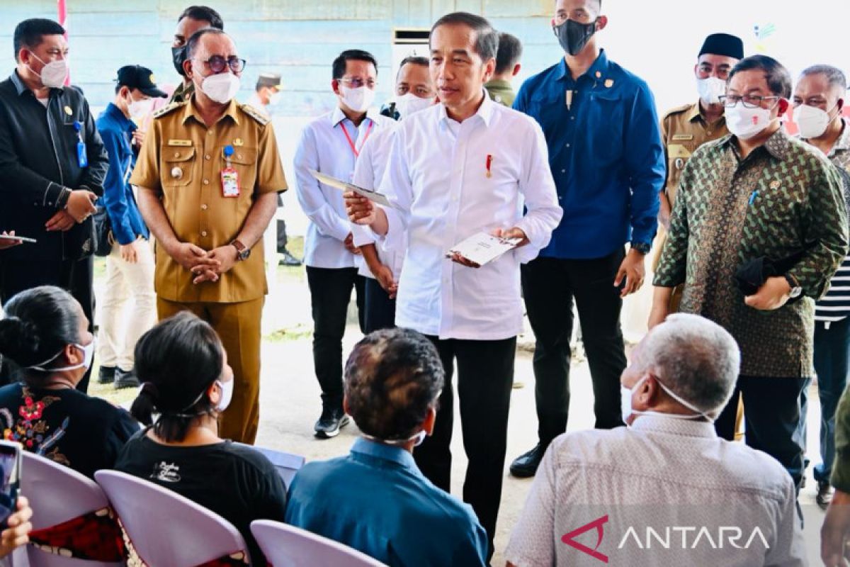 Jokowi sebut bansos akan ditambah jika APBN berlebih