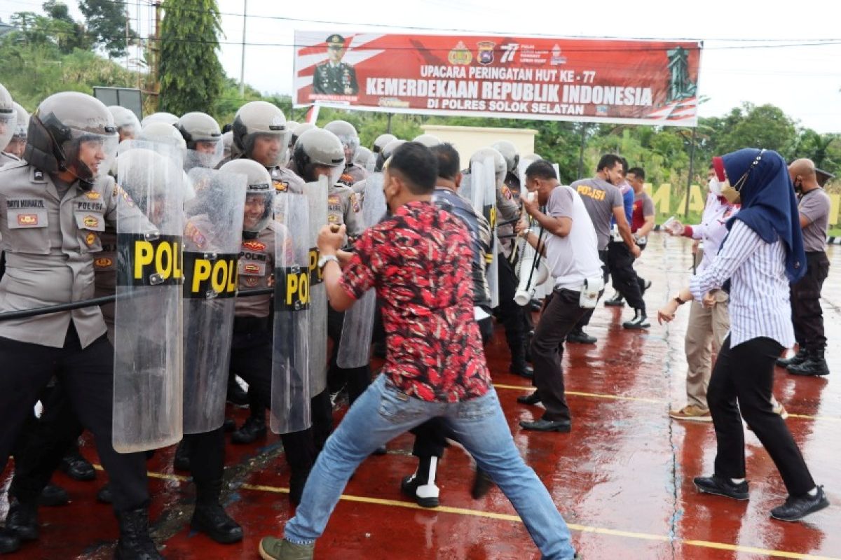 Gelar latihan Dalmas, Polres Solok Selatan pastikan kesiapsiagaan personel hadapi unjuk rasa