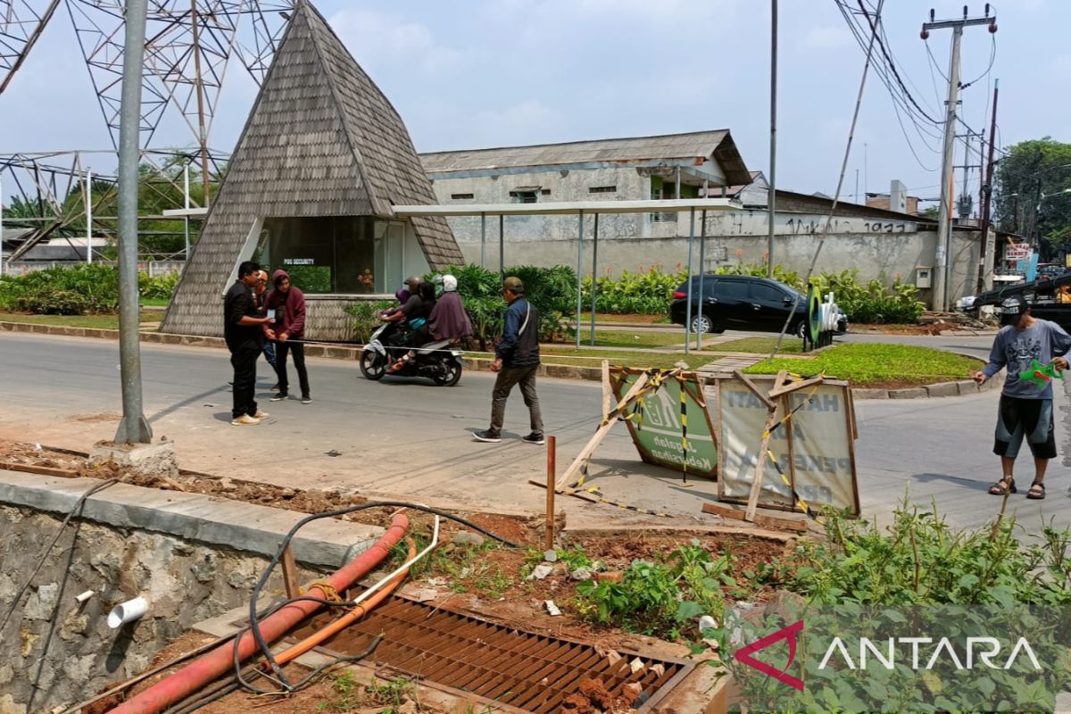 Pemkot Bekasi tutup sementara dua ruas jalan selama perbaikan