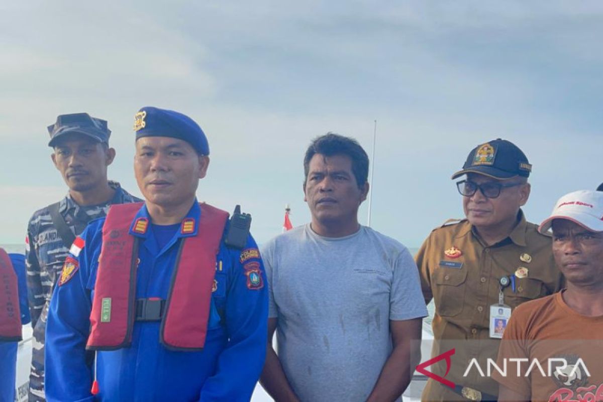 Polairud Polres Karimun jemput dua nelayan yang terdampar di perairan Malaysia