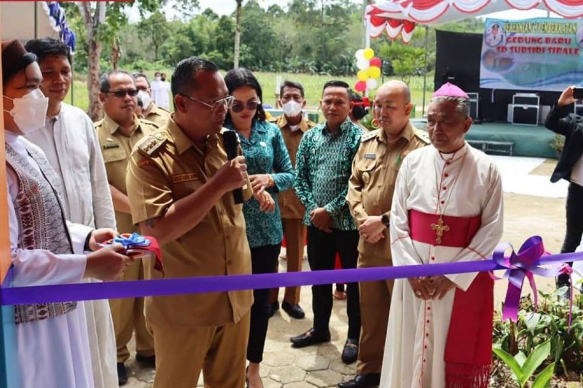 Sebastianus Darwis ajak semua pihak ikut majukan prasarana pendidikan