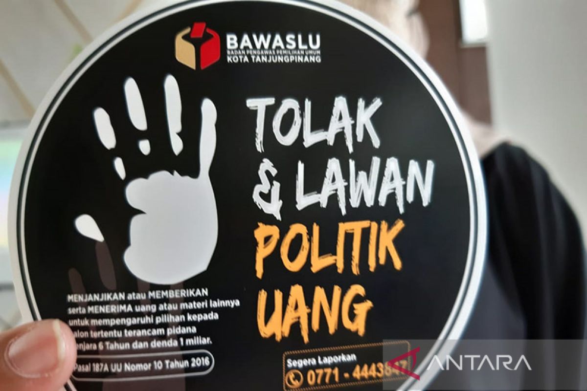 Pengamat sebut penegakan hukum tak cukup hilangkan politik uang