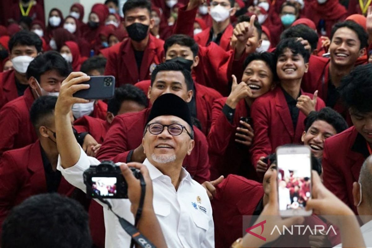 Mendag dorong mahasiswa UM Surabaya berani berkompetisi dan bersaing