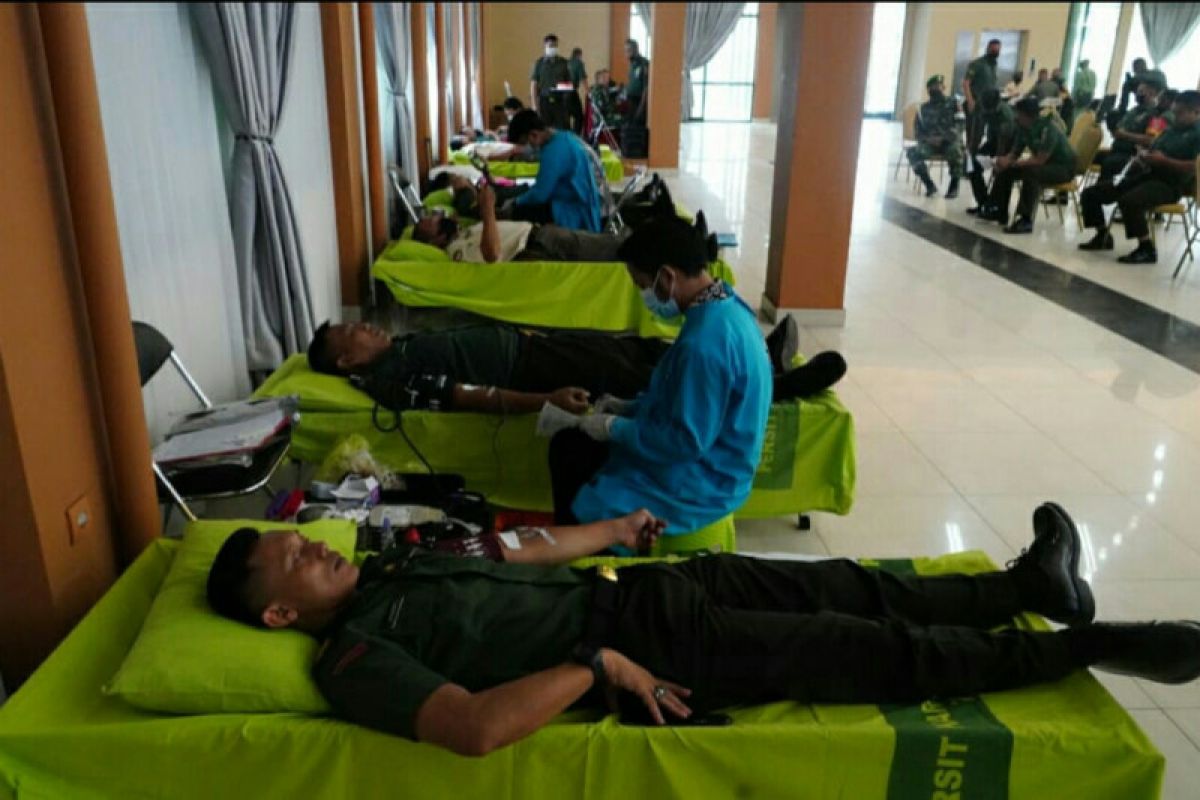 76 kantong darah prajurit Korem 091/ASN diserahkan ke PMI Samarinda