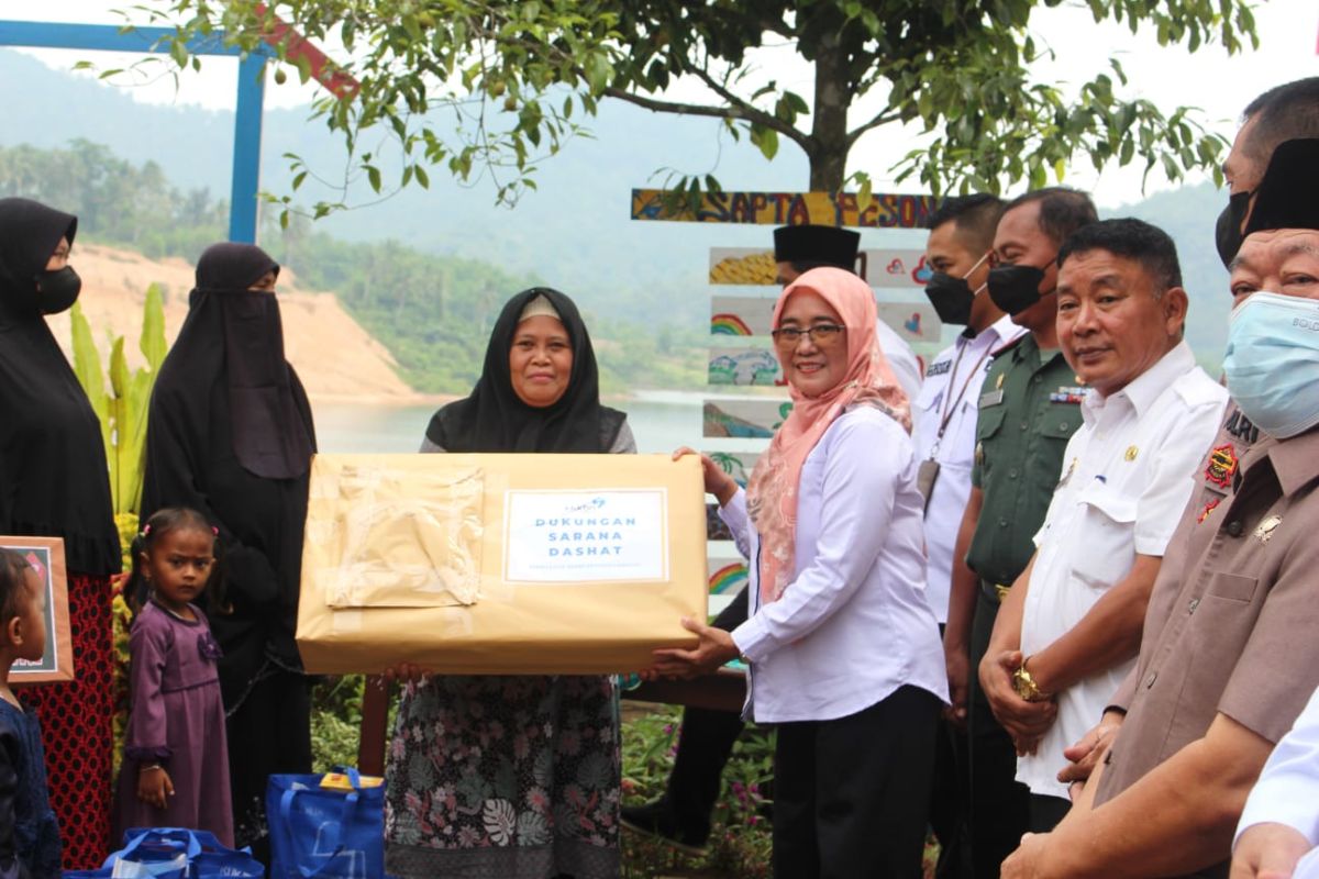 Cegah stunting, BKKBN Lampung-Kodim 0424/TGM gelar baksos dan Dashat