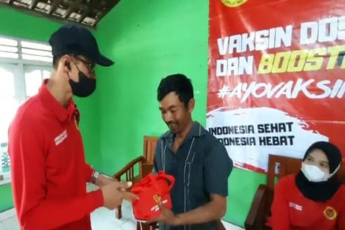 Jalani vaksinasi penguat, warga Kulon Progo dapat paket vitamin