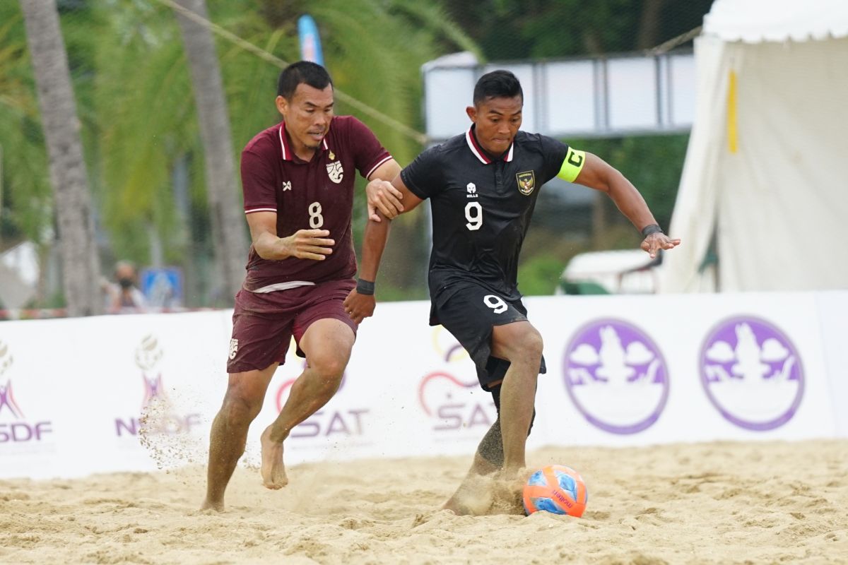 Pesepak bola pantai Indonesia takluk 3-5 dari Thailand