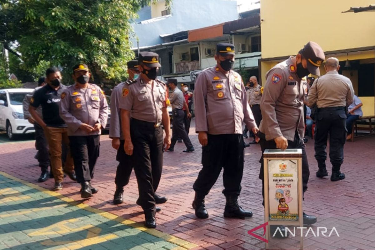 Polsek Tambora buat celengan untuk anak yatim-piatu terdampak COVID-19