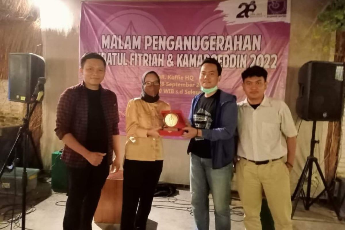 AJI Bandar Lampung kembali serahkan penghargaan Kamaroeddin dan Saidatul Fitriah