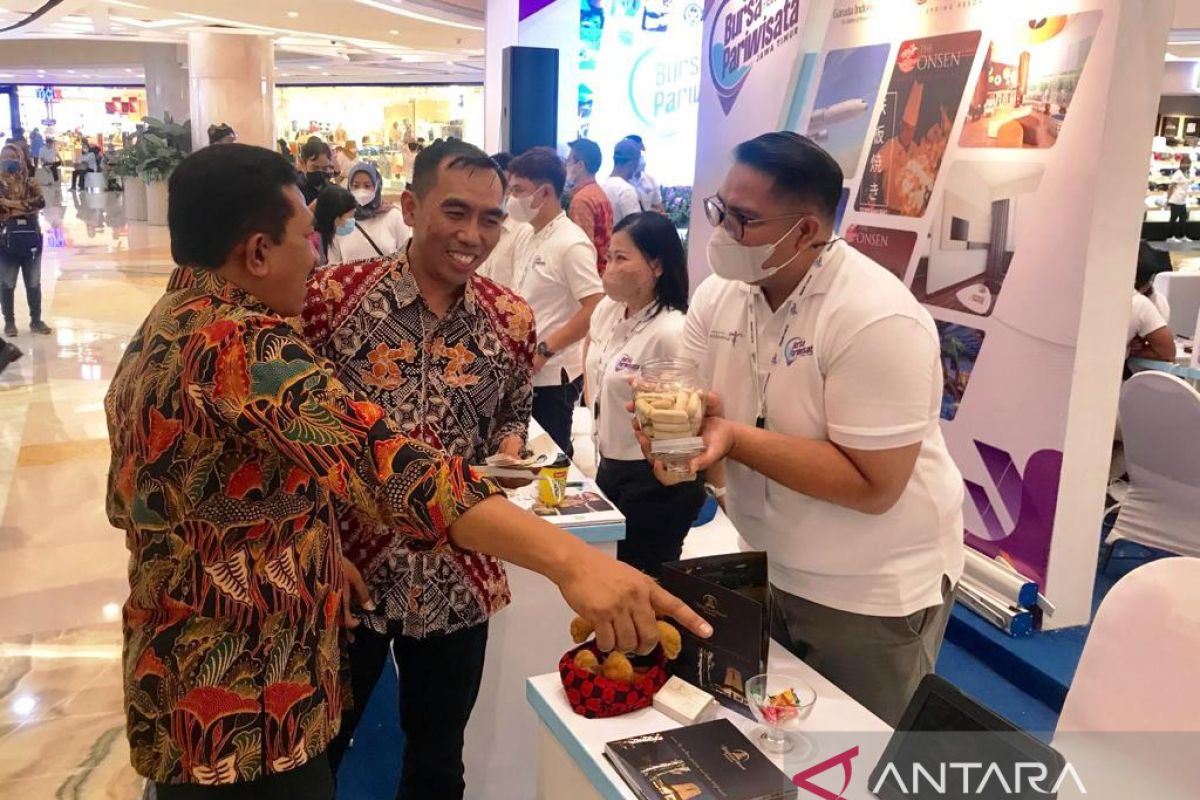 Kemenparekraf RI minta pejabat jadi teladan, tidak wisata ke luar negeri