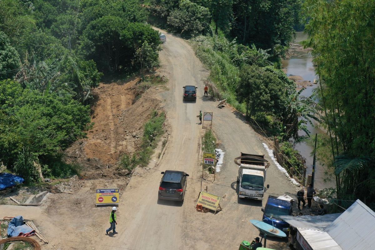 Pemprov Sulsel perbaiki jalan rusak ruas Paleteang-Malaga-Kabere poros Enrekang-Pinrang