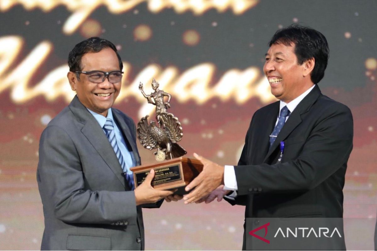 Mahfud MD terima penghargaan Udayana Award